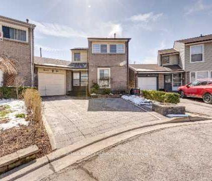 25 Moffatt Crt, House detached with 3 bedrooms, 2 bathrooms and 4 parking in Toronto ON | Image 1