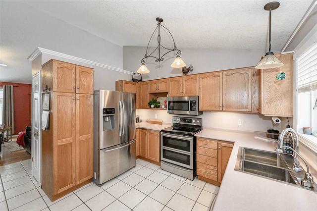 43 Abbeywood Cres, House detached with 4 bedrooms, 4 bathrooms and 4 parking in Guelph ON | Image 2