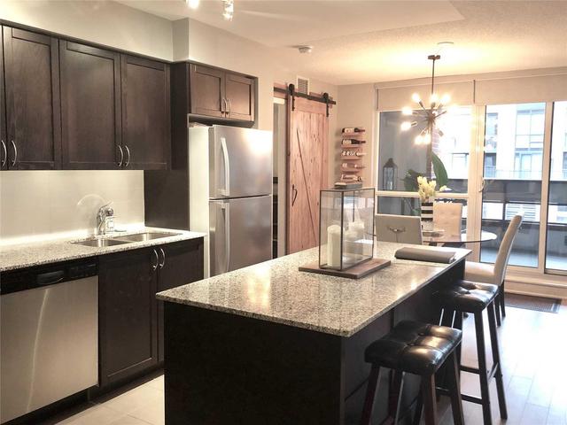 720 - 830 Lawrence Ave W, Condo with 2 bedrooms, 2 bathrooms and 1 parking in Toronto ON | Image 2