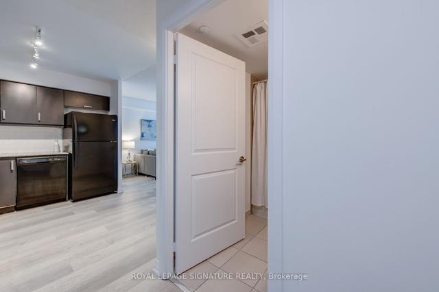 2401 - 30 Meadowglen Pl, Condo with 1 bedrooms, 2 bathrooms and 1 parking in Toronto ON | Image 13
