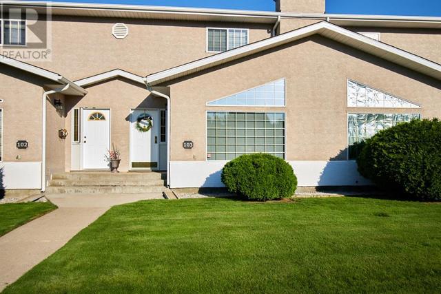 103, - 165 Southridge Drive Se, House attached with 3 bedrooms, 2 bathrooms and 2 parking in Medicine Hat AB | Card Image