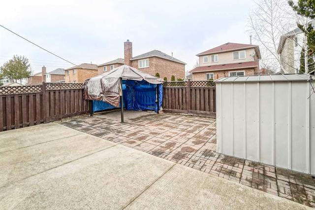 55 Ready Crt, House detached with 3 bedrooms, 3 bathrooms and 2 parking in Brampton ON | Image 6