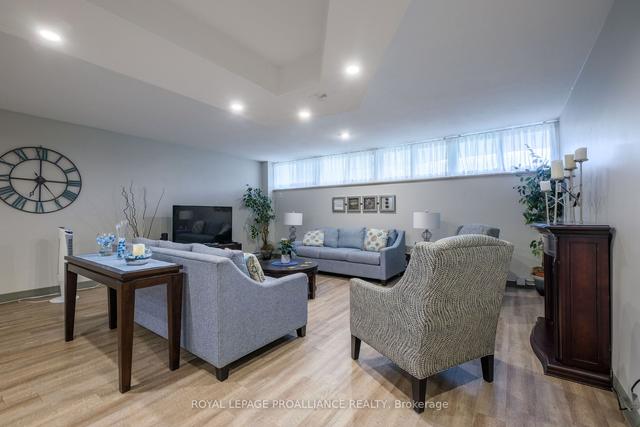 2 Mowat Ave, Condo with 1 bedrooms, 1 bathrooms and 1 parking in Kingston ON | Image 20