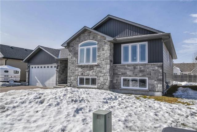 521 Gardner Crescent, House detached with 4 bedrooms, 3 bathrooms and 4 parking in Petawawa ON | Image 2