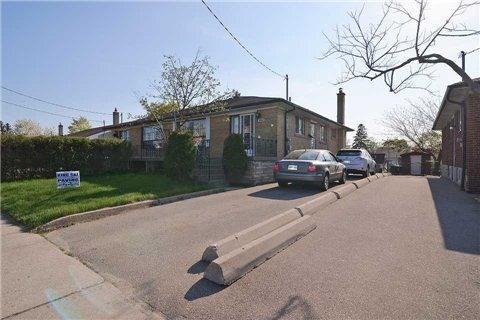 3166 Weston Rd, House semidetached with 3 bedrooms, 2 bathrooms and 3 parking in Toronto ON | Image 2