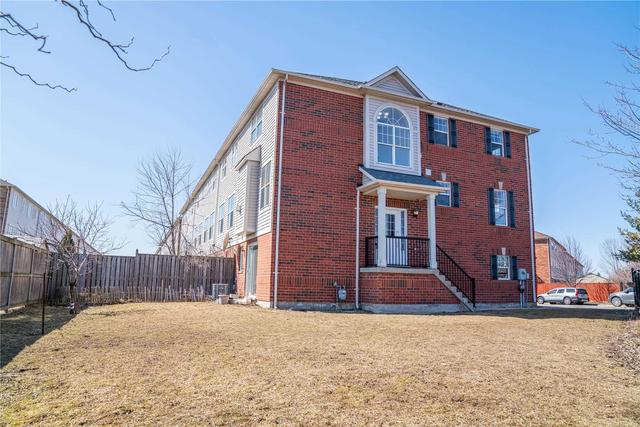 67 Trailview Terr, House attached with 3 bedrooms, 3 bathrooms and 4 parking in Toronto ON | Image 1