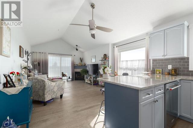 408, - 128 Centre Avenue, Condo with 2 bedrooms, 2 bathrooms and 1 parking in Cochrane AB | Image 15