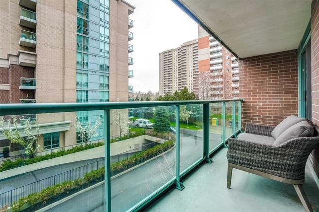 305 - 15 Michael Power Pl, Condo with 1 bedrooms, 1 bathrooms and 1 parking in Toronto ON | Image 6