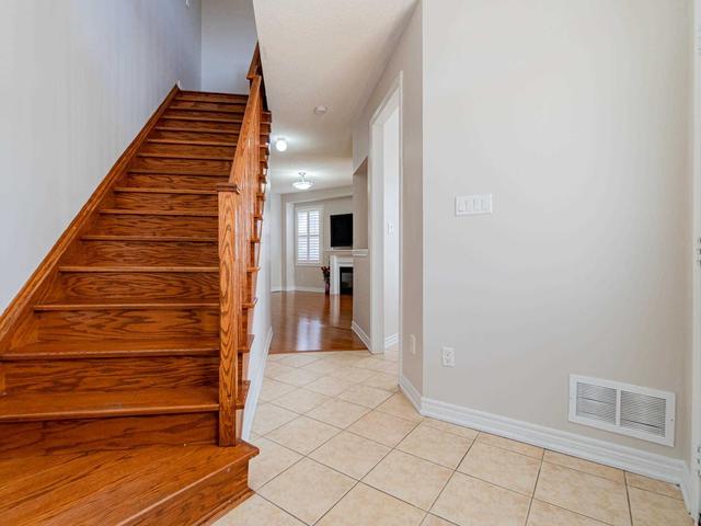 33 Silvershadow Terr, House detached with 4 bedrooms, 4 bathrooms and 7 parking in Brampton ON | Image 5