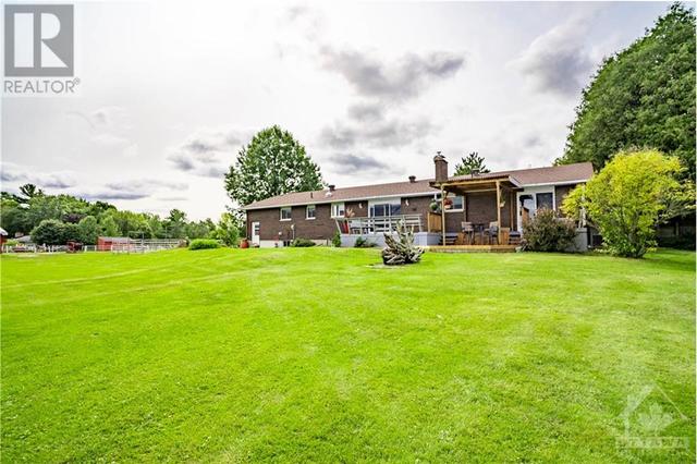 4138 Dunrobin Road, House detached with 3 bedrooms, 3 bathrooms and 12 parking in Ottawa ON | Image 8