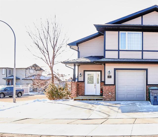 103 Hamptons Way Se, Home with 3 bedrooms, 3 bathrooms and 4 parking in Medicine Hat AB | Image 2