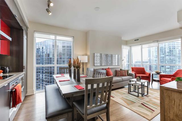 1912 - 300 Front St, Condo with 2 bedrooms, 2 bathrooms and 1 parking in Toronto ON | Image 4