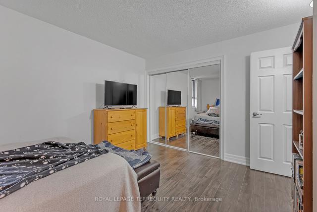 1105 - 4 Lisa St, Condo with 3 bedrooms, 2 bathrooms and 1 parking in Brampton ON | Image 11