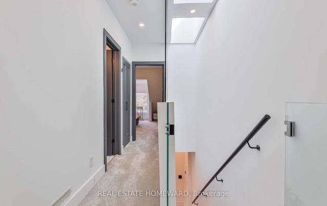 upper - 734 Shaw St, House semidetached with 3 bedrooms, 3 bathrooms and 2 parking in Toronto ON | Image 7