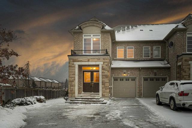 2491 Old Brompton Way, House attached with 3 bedrooms, 3 bathrooms and 5 parking in Oakville ON | Image 1