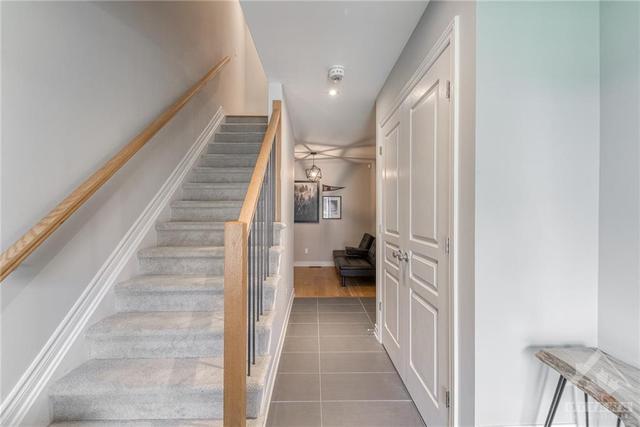 595 Compass Street, Townhouse with 2 bedrooms, 2 bathrooms and 3 parking in Ottawa ON | Image 3