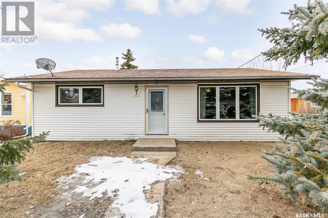 116 Bates Street, House detached with 2 bedrooms, 1 bathrooms and null parking in Earl Grey SK | Image 1