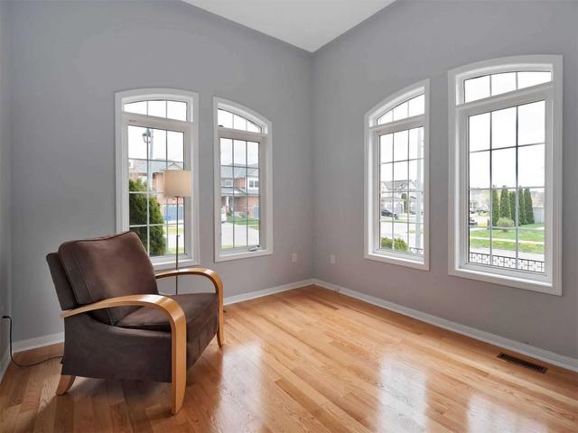 12 Vanier St, House detached with 4 bedrooms, 4 bathrooms and 4 parking in Whitby ON | Image 22