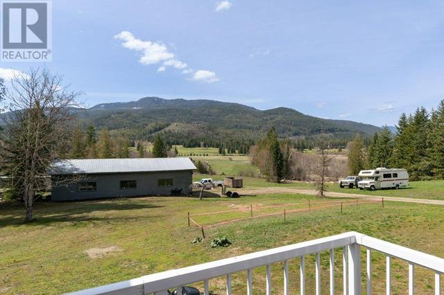 5800 97b Highway, House detached with 3 bedrooms, 2 bathrooms and 99 parking in Columbia Shuswap D BC | Image 32