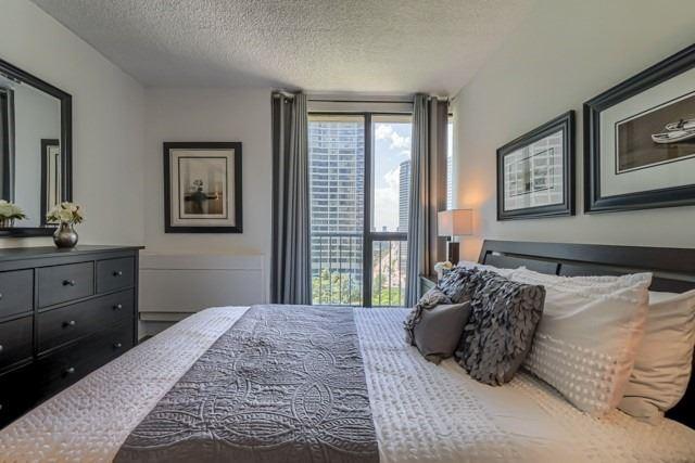 1430 - 33 Harbour Sq, Condo with 1 bedrooms, 1 bathrooms and 1 parking in Toronto ON | Image 9