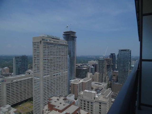 4306 - 65 St Mary St, Condo with 1 bedrooms, 1 bathrooms and null parking in Toronto ON | Image 4