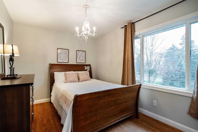 22 Cranleigh Crt, House detached with 3 bedrooms, 2 bathrooms and 10 parking in Toronto ON | Image 25