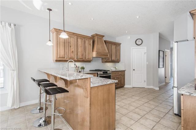 637 Woodlawn Place, House detached with 3 bedrooms, 2 bathrooms and 4 parking in Waterloo ON | Image 9