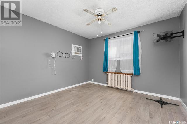 712 Main Street S, House detached with 2 bedrooms, 2 bathrooms and null parking in Moose Jaw SK | Image 12