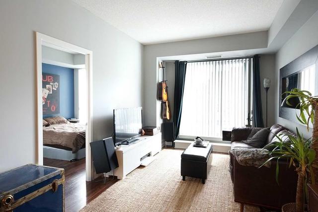 215 - 260 Sackville St, Condo with 1 bedrooms, 2 bathrooms and 1 parking in Toronto ON | Image 3