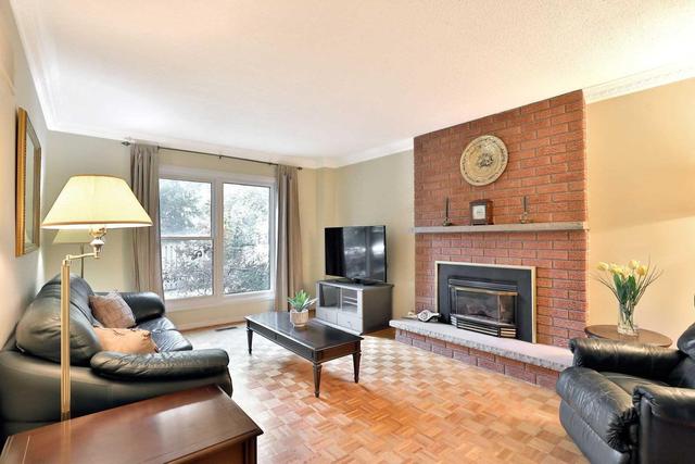 1490 Golden Meadow Tr, House detached with 4 bedrooms, 4 bathrooms and 2 parking in Oakville ON | Image 7