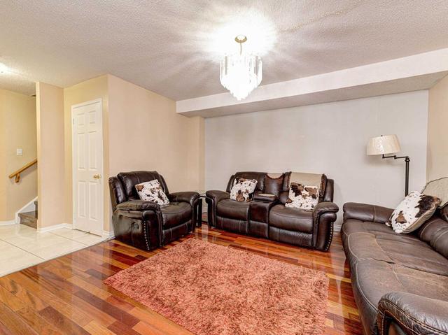 20 Herkes Dr, House semidetached with 3 bedrooms, 4 bathrooms and 3 parking in Brampton ON | Image 2