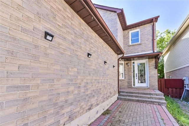 14 Scarfair Ptwy, House detached with 3 bedrooms, 4 bathrooms and 1 parking in Toronto ON | Image 3