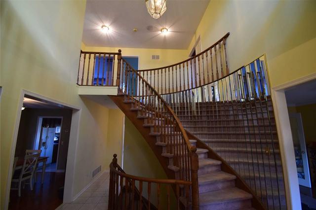 12 Laura Crt, House detached with 4 bedrooms, 3 bathrooms and 6 parking in Brampton ON | Image 14
