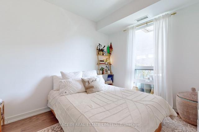 401 - 377 Madison Ave, Condo with 1 bedrooms, 1 bathrooms and 0 parking in Toronto ON | Image 6