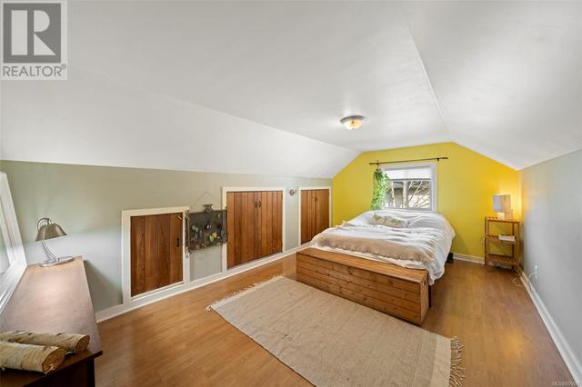 55 Logan Ave, House detached with 4 bedrooms, 3 bathrooms and 3 parking in Saanich BC | Image 25