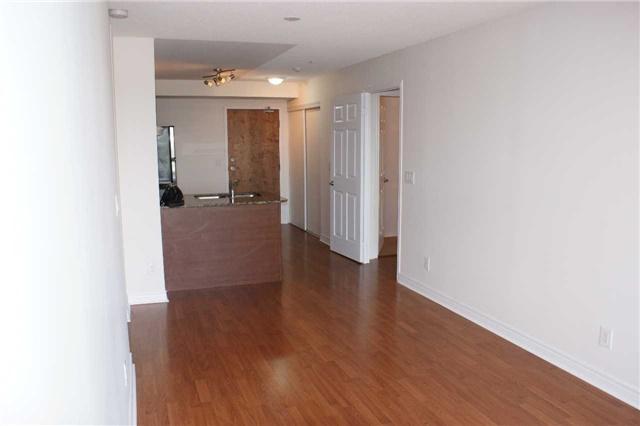 504 - 60 Fairfax Cres, Condo with 2 bedrooms, 2 bathrooms and 1 parking in Toronto ON | Image 5