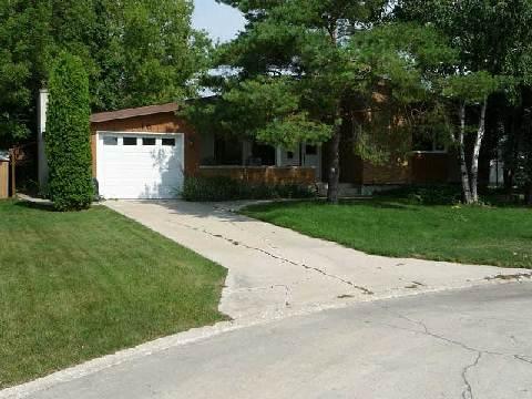 10 Chatsworth Pl, House detached with 3 bedrooms, 3 bathrooms and 3 parking in Winnipeg MB | Image 1