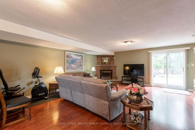 63 Roundhill Crt, House semidetached with 3 bedrooms, 2 bathrooms and 3 parking in London ON | Image 9