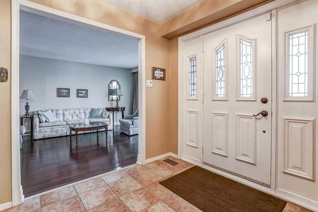 2377 Ravensthorpe Cres, House detached with 4 bedrooms, 3 bathrooms and 4 parking in Mississauga ON | Image 2