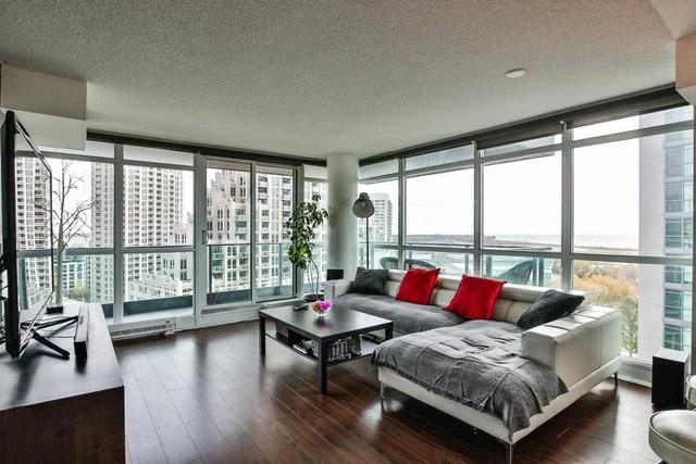Lph1571 - 209 Fort York Blvd, Condo with 2 bedrooms, 2 bathrooms and 1 parking in Toronto ON | Image 3