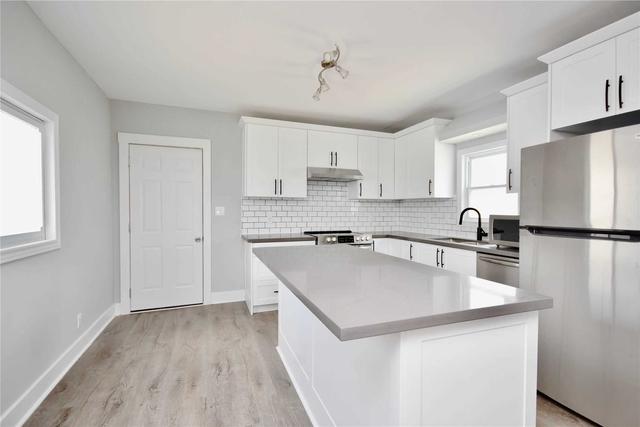245 Atherley Rd, House detached with 3 bedrooms, 2 bathrooms and 3 parking in Orillia ON | Image 2
