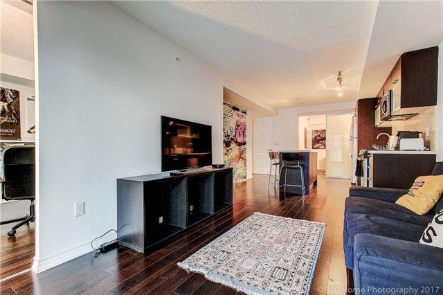 1509 - 386 Yonge St, Condo with 2 bedrooms, 2 bathrooms and 1 parking in Toronto ON | Image 10