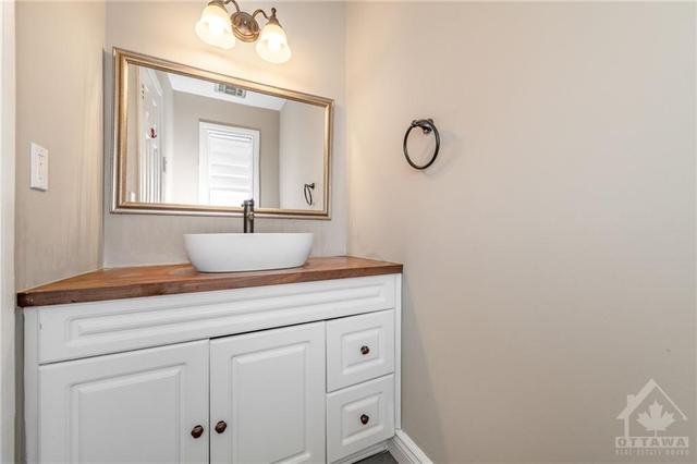 1238 Cedarcroft Crescent, Townhouse with 3 bedrooms, 3 bathrooms and 3 parking in Ottawa ON | Image 5