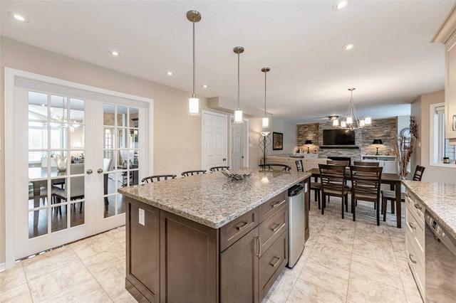 211 Daimler Dr, House detached with 4 bedrooms, 4 bathrooms and 4 parking in Kitchener ON | Image 3