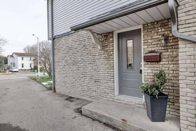 401 Daralea Hts, House semidetached with 3 bedrooms, 2 bathrooms and 3 parking in Mississauga ON | Image 22