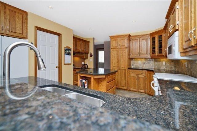 80 Grouse Crt, House detached with 3 bedrooms, 4 bathrooms and 10 parking in Whitby ON | Image 7