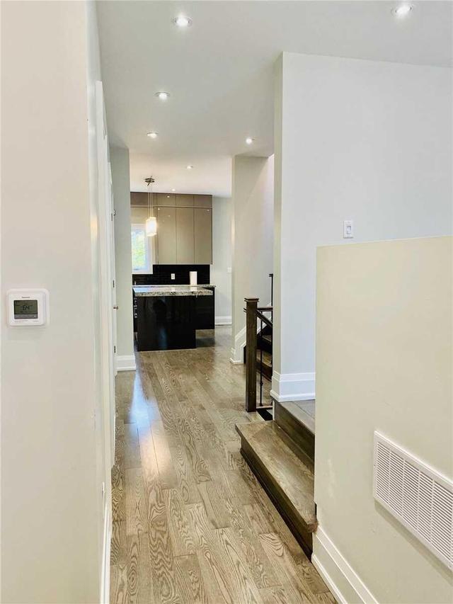 121 Harding Blvd, House detached with 4 bedrooms, 4 bathrooms and 2 parking in Toronto ON | Image 2