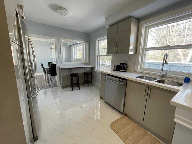 10 Sifton Crt, House detached with 3 bedrooms, 2 bathrooms and 2 parking in Toronto ON | Image 24