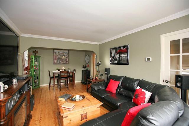 21 Murray Rd, House detached with 2 bedrooms, 1 bathrooms and 6 parking in Toronto ON | Image 5