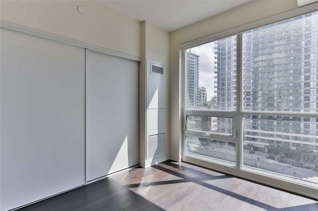 809 - 30 Roehampton Ave, Condo with 1 bedrooms, 1 bathrooms and 1 parking in Toronto ON | Image 6